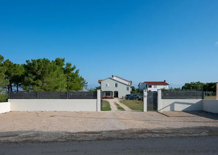 Apartamento With Parking Space Vrsi, Zadar - 15944 *